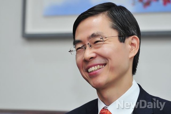 ▲ 5일 YTN라디오에 출마해 내년 전당대회 출마를 공개적으로 선언한 새정치민주연합 조경태 전 최고위원. ⓒ뉴데일리 이종현 기자