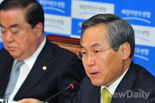 ▲ 10일 새정치민주연합 비상대책위원회의에서 우윤근 원내대표가 여당을 향해 4자방 국정조사 수용을 촉구하고 있다. ⓒ뉴데일리 이종현 기자