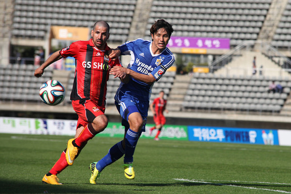 ▲ FC서울과 울산현대의 경기장면 (자료사진).ⓒFC서울