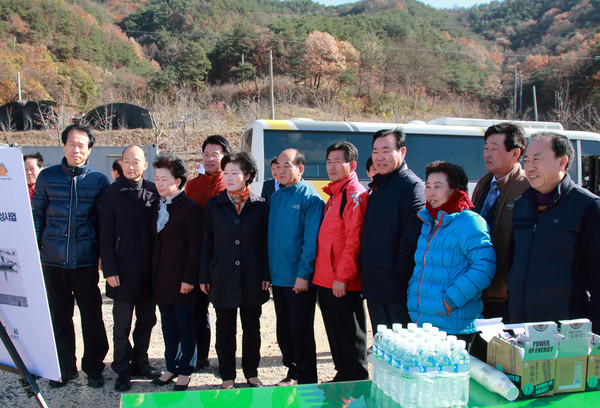 ▲ 상주시의회가 제161회 임시회 기간인 13~14일 ‘낙동강 자전거 이야기촌 조성 사업장’ 외 6개소를 방문해 현장점검 의정활동을 펼쳤다.ⓒ상주시의회 제공