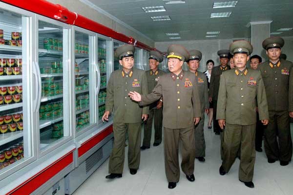 ▲ 현장지도하는 최룡해의 모습. 최룡해는 이번 방러단에 김계관, 노광철, 리영철 등을 대동했다고 한다. ⓒ北선전매체 보도화면 캡쳐