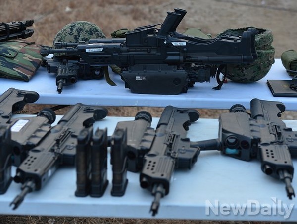 ▲ 시험사격을 위해 준비된 K11 소총.ⓒ뉴데일리 정상윤 사진기자