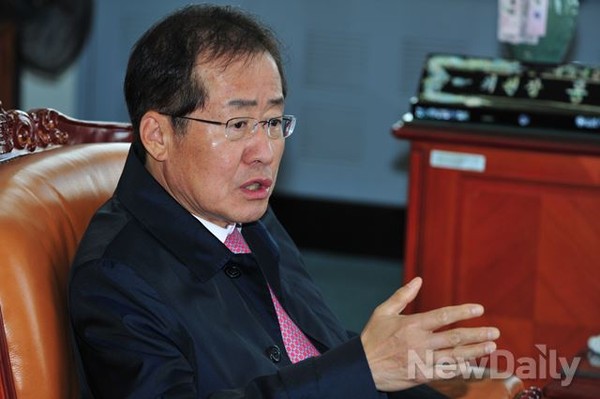 ▲ 홍준표 경남도지사가 12일 국회를 찾은 자리에서 