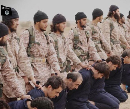 ▲ 테러조직 ISIS가 지난 16일 인터넷과 SNS에 공개한 미국인 '피터 캐식'의 참수 동영상. 실제로는 시리아 군인 10여 명과 함께 참수를 당했다. ⓒISIS 홍보영상 화면 캡쳐