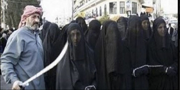 ▲ 테러조직 ISIS의 '성노예 시장'으로 알려진 동영상 가운데 한 장면. ⓒISIS 비판 사이트 화면 캡쳐