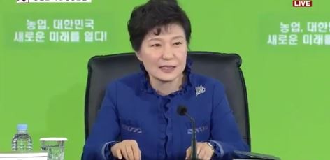 ▲ 박근혜 대통령이 19일 안성 팜랜드에서 열린 농업 미래성장산업 대토론회에 참석해 발언을 하고 있다. ⓒYTN 방송화면 캡처