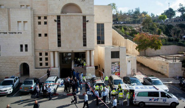 ▲ 묻지마 도끼 테러 직후 현장으로 출동한 경찰과 구급차. ⓒ이스라엘 타임스 오브 이스라엘 보도화면 캡쳐