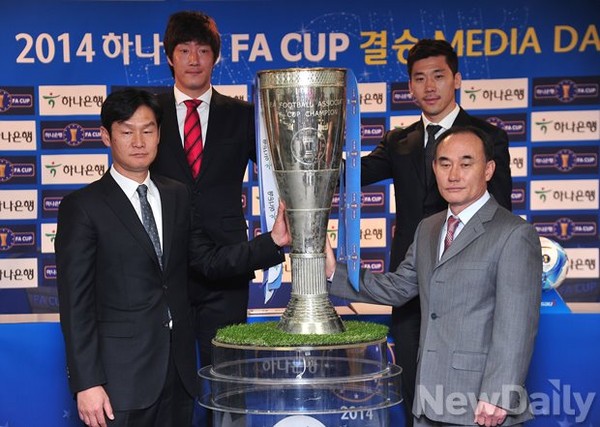 ▲ 오른쪽 아래부터 시계 반대 방향으로 성남FC의 김학범(54)감독, 박진포 선수(27), FC서울의 김진규 선수(29), 최용수 감독(41).ⓒ뉴데일리 정재훈 사진기자