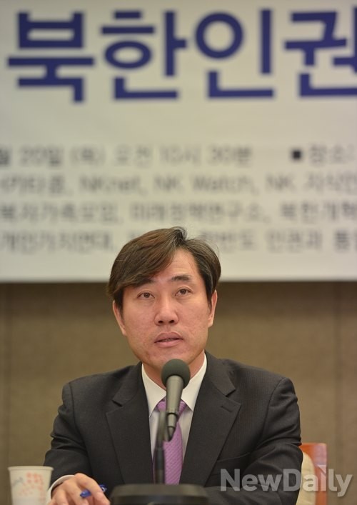 ▲ 21개 북한인권단체가 20일 오전 한국프레스센터에서 [북한인권 결의안 환영 기자회견]을 열고, 권고안의 성공적인 실행과 북한인권법 통과를 촉구했다. 새누리당 하태경 의원이 기자회견에 참석, 발언하고 있다.ⓒ 뉴데일리 정상윤 기자 2014.11.20