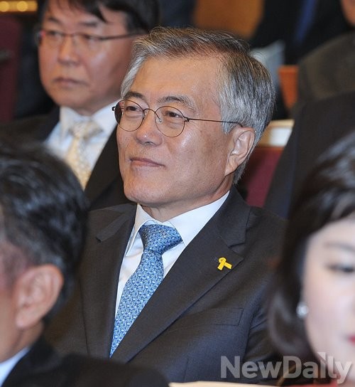 ▲ 지난 3일, 새정치민주연합 권노갑 상임고문의 출판기념회에 참석한 문재인 비상대책위원의 모습. ⓒ뉴데일리 정재훈 기자