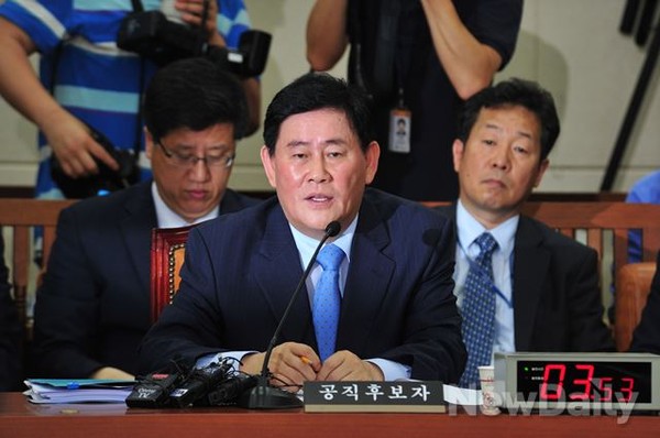 ▲ 새누리당 원내대표를 역임한 최경환 경제부총리. 사진은 지난 7월 8일 국회에서 인사청문회에 임하고 있는 최경환 부총리의 모습. ⓒ뉴데일리 이종현 기자