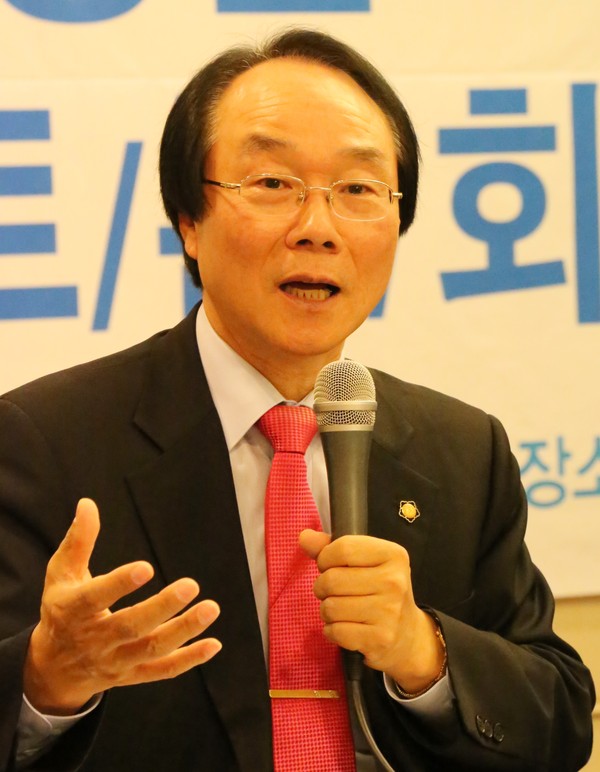 ▲ 석왕기 대구변호사회 회장은 일본은 로스쿨 제도를 현재 폐지하고 있는데 우리는 그 제도를 그대로 답습하고 있다며 성적 공개 등 제도개선이 필요하다고 했다.ⓒ아시아포럼21 제공