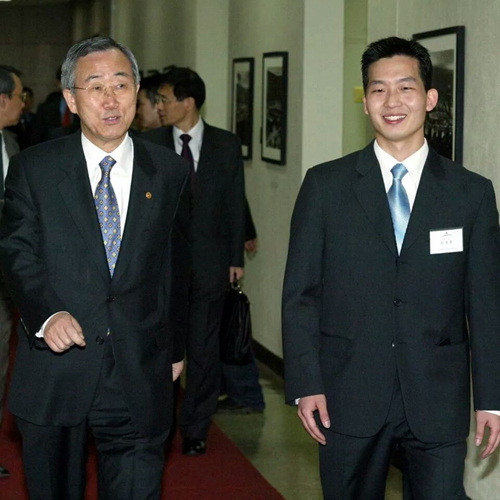 ▲ 2005년 김정훈씨가 국제회의를 열었을 때 반기문 당시 외교통상부 장관이 기조연설자로 참석했다. ⓒ SDGs지원한국협회 김정훈 사무대표 제공
