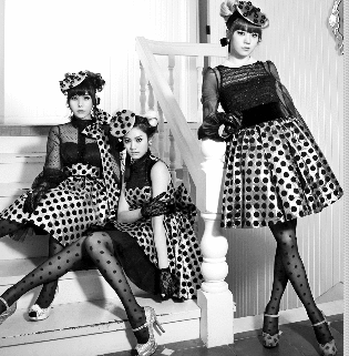 ▲ 통진당은 이날 행사에서 오렌지캬라멜의 까탈레나를 개사해 박근혜 대통령을 비난하는 노래를 불렀다. ⓒ오렌지캬라멜 공식홈페이지