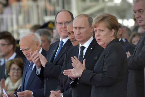 ▲ 푸틴 러시아 대통령과 한 자리에 모인 앙겔라 메르켈 독일 총리 등 EU 주요 국가수반들. ⓒ中신문망 보도화면 캡쳐