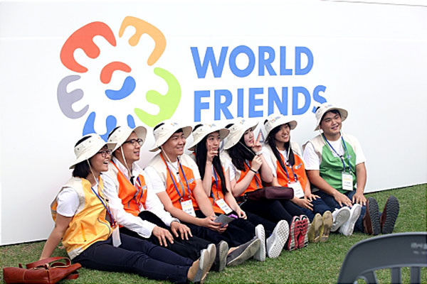 2013년 청와대 행사에 참가한 '월드 프렌즈 코리아' 단원들. 현재 세계 46개국에 1,915명이 활동 중이라고 한다. ⓒKOICA 용역수행단체 홈페이지 캡쳐