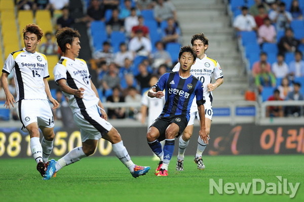 ▲ 성남과 인천의 대결, 자료사진.ⓒ뉴데일리 사진DB