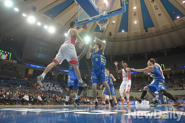 ▲ 삼성과 SK의 26일 맞대결.ⓒ프로농구연맹