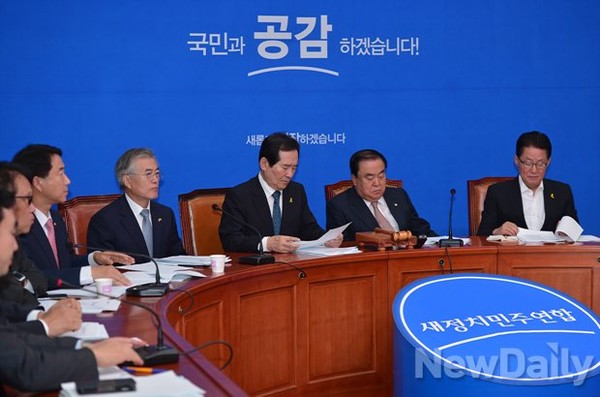 ▲ 새정치민주연합 비상대책위원회. 사진 왼쪽부터 문재인 위원, 정세균 위원, 문희상 위원장, 박지원 위원. ⓒ뉴데일리 정상윤 기자