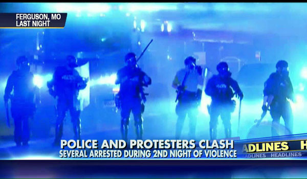 ▲ 지난 24일 밤 美미주리州 퍼거슨에서 일어난 소요 사태 모습. 시위는 곧 폭동으로 변질됐다. ⓒ美폭스뉴스 보도화면 캡쳐.