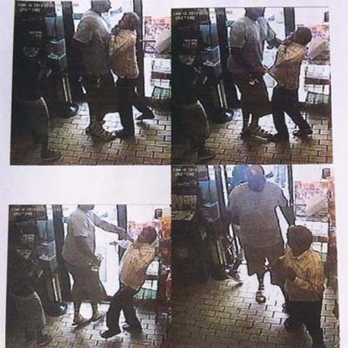 ▲ 흑인 청년들에게 편의점 주인이 폭행당하는 장면. 대런 윌슨은 이 편의점 근처에서 마이클 브라운을 찾았다. ⓒ퍼거슨 경찰 공개화면