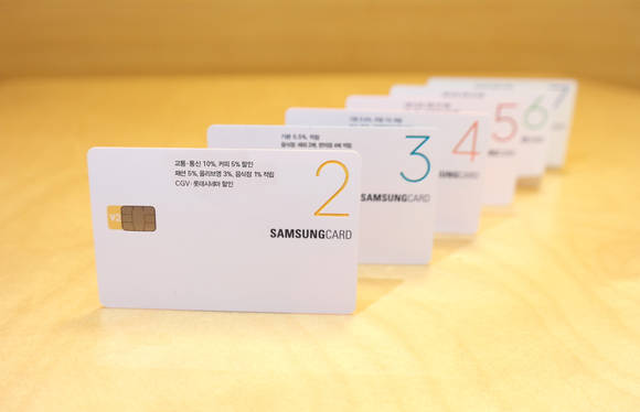 ▲ 삼성카드가 선보인 숫자카드 두번째 버전 'V2' 플레이트. ⓒ 삼성카드