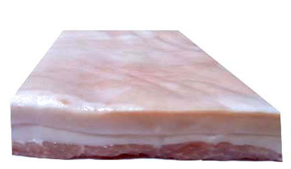 ▲ 돼지비계는 러시아 등 일부 지역을 빼고는 거의 먹지 않는다. 북한에서는 이런 '하급 돼지고기'를 '김정은급(지도자급)' 고기라 부른다고 한다. ⓒ뉴데일리 DB