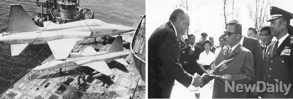 ▲ 1965년 4월 5일, 경남 진해항에 도착한 F-5A/B 전투기 1차 도입분 20대를 하역하는 모습(좌측)과  1965년 4월 30일, 수원기지에서 거행한 F-5A/B 전투기 인수식에 참석한 박정희 대통령(우측) .ⓒ공군