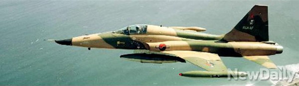 ▲ 항공정찰 및 항공사진정보 지원임무를 수행한 RF-5A.ⓒ공군