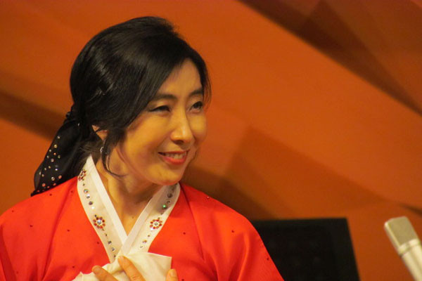 ▲ 한국 사회에 '종북' 논란을 불러 일으키고 있는 재미교포 신은미 씨. 좌파매체들은 신 씨가 대구에서 태어났고 집안 사람들의 직업만 내세워 그를 '보수인사'라고 주장한다. ⓒ한 좌파매체와의 인터뷰 화면 캡쳐