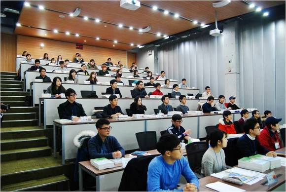 ▲ 제12기 차세대 건설리더 아카데미 수강생들이 강의를 듣고 있다.ⓒ한미글로벌