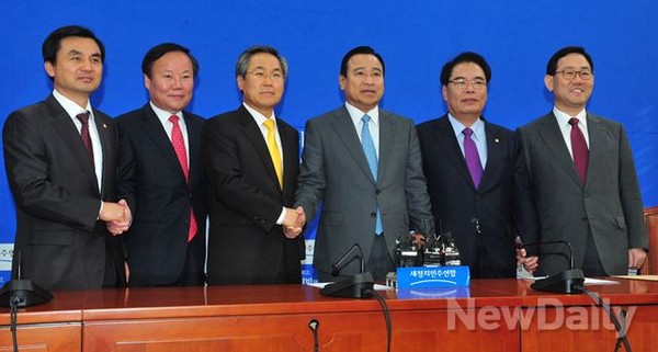 ▲ 여야 원내지도부의 모습. 사진 왼쪽부터 새정치민주연합 안규백 원내수석부대표, 새누리당 김재원 원내수석부대표, 새정치연합 우윤근 원내대표, 새누리당 이완구 원내대표, 새정치연합 백재현 정책위의장, 새누리당 주호영 정책위의장. ⓒ뉴데일리 이종현 기자