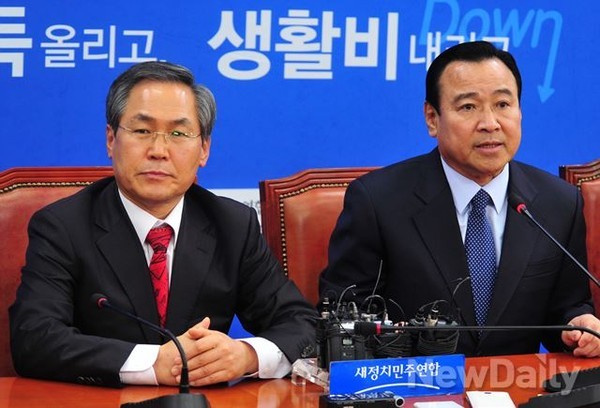 ▲ 2일 오전 11시 30분, 양당 원내대표 긴급회동에 앞서 새누리당 이완구 원내대표가 모두발언을 하고 있는 가운데, 새정치연합 우윤근 원내대표가 굳은 표정을 짓고 있다. ⓒ뉴데일리 이종현 기자