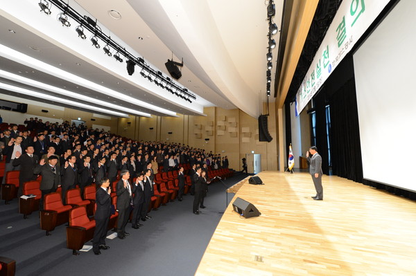 ▲ 안전실천 결의대회에서 가스공사 사장(장석효) 및 경영진과 가스기술공사 사장    (이석순)이 안전준수 서약식을 하고 있다.ⓒ가스공사 제공