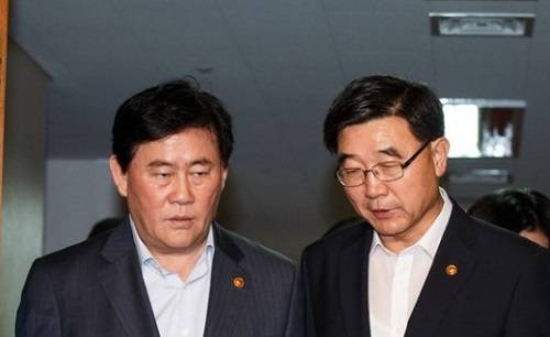 ▲ 최경환 경제부총리와 이기권 고용노동부장관ⓒ뉴데일리 DB