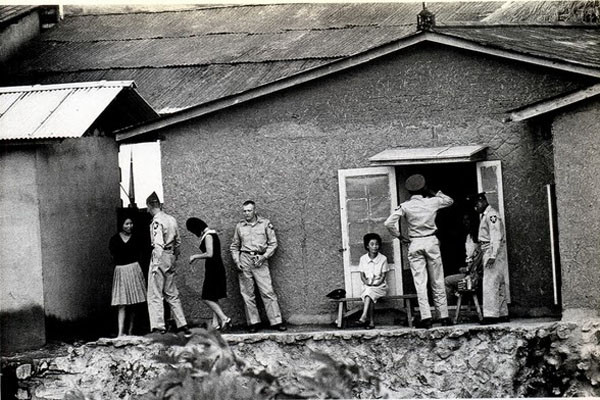 ▲ 1960년대 일본의 한 기지촌. 한국의 기지촌은 정부가 적극 권장했던 일본의 '그것'에 비해서는 규모 등이 보잘 것 없었다. ⓒ日기지촌 연구 블로그 캡쳐