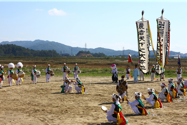 ▲ 유네스코 인류무형유산으로 등재된 김천 금릉빗내농악의 농악놀이 한마당 공연.ⓒ김천시 제공