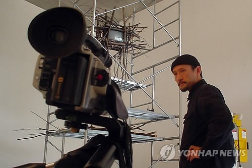 ▲ 비디오 예술가 육근병   ⓒ 연합뉴스