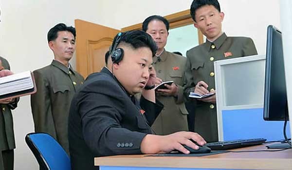 "야, 내가 아니라 니들이 해킹 했잖아. 쟤들 또 왜 나한테 뭐래?" 김정은 정권은 소니 영화사 해킹을 하지 않았다고 잡아떼고 있다. ⓒ北선전매체 보도화면 캡쳐