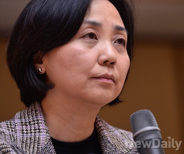 ▲ 막말 파문으로 논란에 휩싸인 서울시립교향악단 박현정 대표가 5일 오전 세종문화회관 서울시향 연습실에서 기자회견을 열고, 폭언과 성희롱 논란과 관련해 머리숙여 사죄한다고 밝혔다. ⓒ뉴데일리 정상윤 사진기자