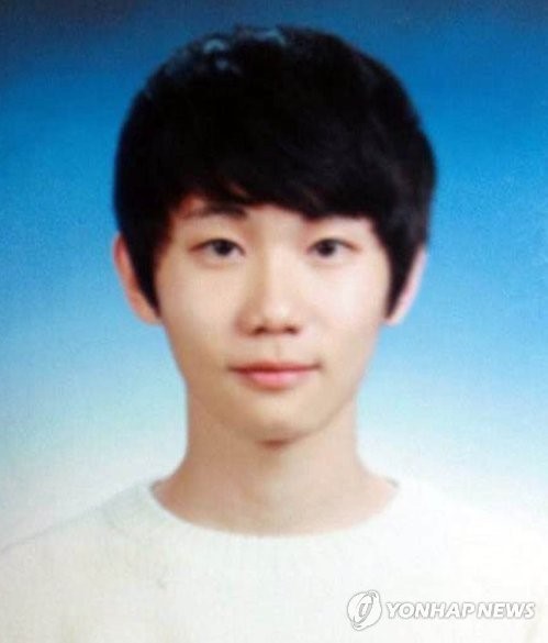 ▲ 연평도 포격피해를 딛고 서울대에 합격한 이승렬 군(연평고 제공).ⓒ 사진 연합뉴스