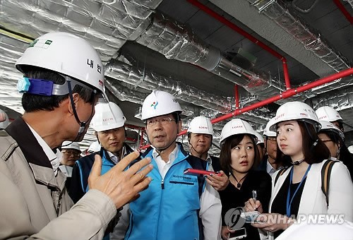 ▲ 박원순, 제2롯데월드 신축 공사현장 방문 (자료사진) 2014.5.13 ⓒ 연합뉴스 무단전재 및 재배포금지