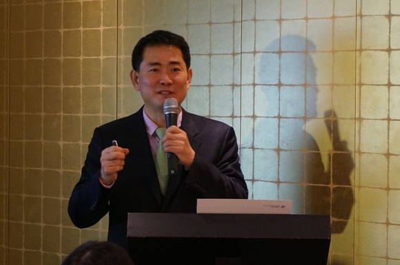 ▲ 홍순일 영백씨엠 대표이사가 11일 서울 여의도에서 열린 기업공개(IPO)간담회에서 상장 후 전략을 설명하고 있다. ⓒ 영백씨엠 제공