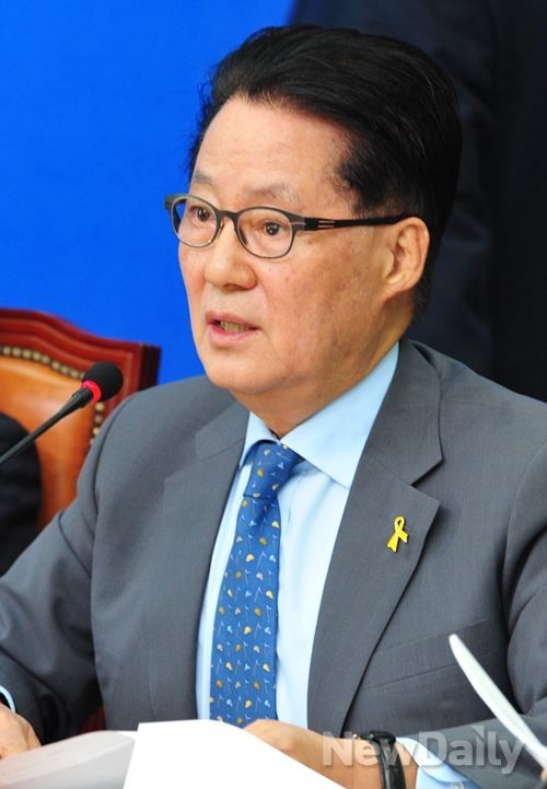 ▲ 북한 김정일 3주기를 앞두고 방북을 추진 중인 새정치민주연합 박지원 의원. ⓒ뉴데일리