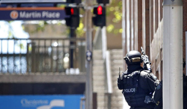 ▲ 15일 오전(현지시간) 호주 시드니 도심 마틴 플레이스에서 일어난 인질극 현장. ⓒ캐나다 CBC방송 관련보도 화면 캡쳐