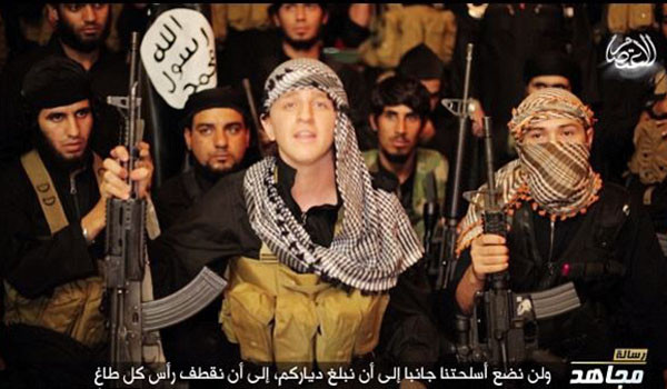 ▲ 테러조직 ISIS에 참여한 호주 국적 이슬람 교도가 선전 영상에 나와 테러의 정당성을 설명하고 있다. ⓒISIS 선전동영상 캡쳐