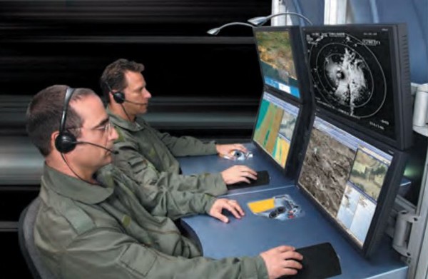 ▲ 헤론 무인정찰기의 지상장비.ⓒIAI