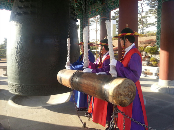 ▲ 김천시가 일반시민들이 을미년 새해 소망을 기원 할 수 있도록 시민대종을 타종할 수 있도록 개방할 예정이다.ⓒ 김천시 제공