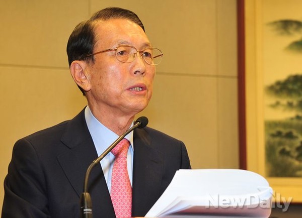 ▲ 청와대 문건 파문과 관련해 침묵으로 일관하고 있는 김기춘 대통령비서실장. ⓒ뉴데일리 DB