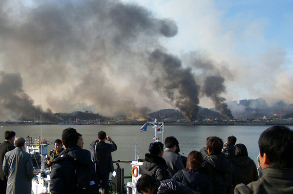 ▲ 북한군, 대낮에 연평도 포격.